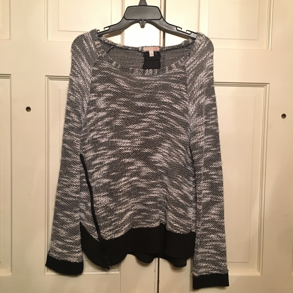 GB black and white top